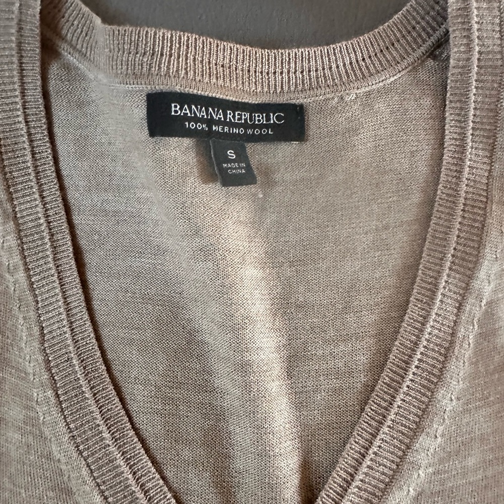 Banana Republic V-neck Cardigan in Light Camel - Picture 2 of 3